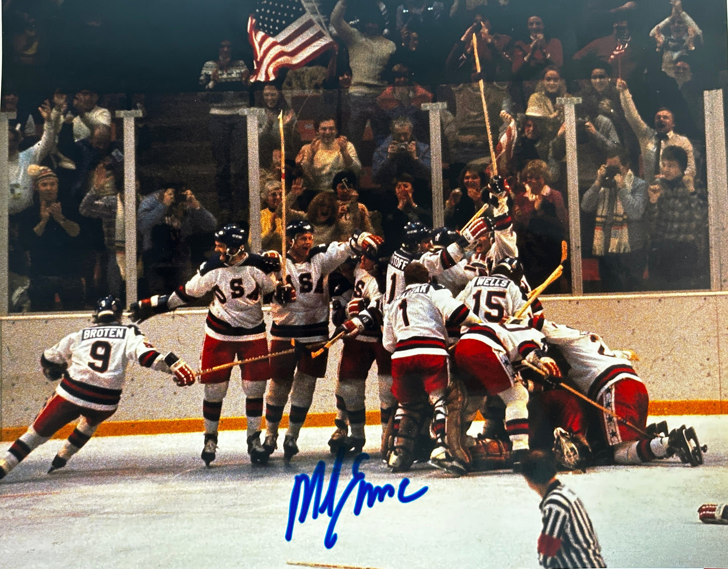 Mike Eruzione Miracle on Ice 1980 USA Hockey Team Celebration Photo 8X10 Signed