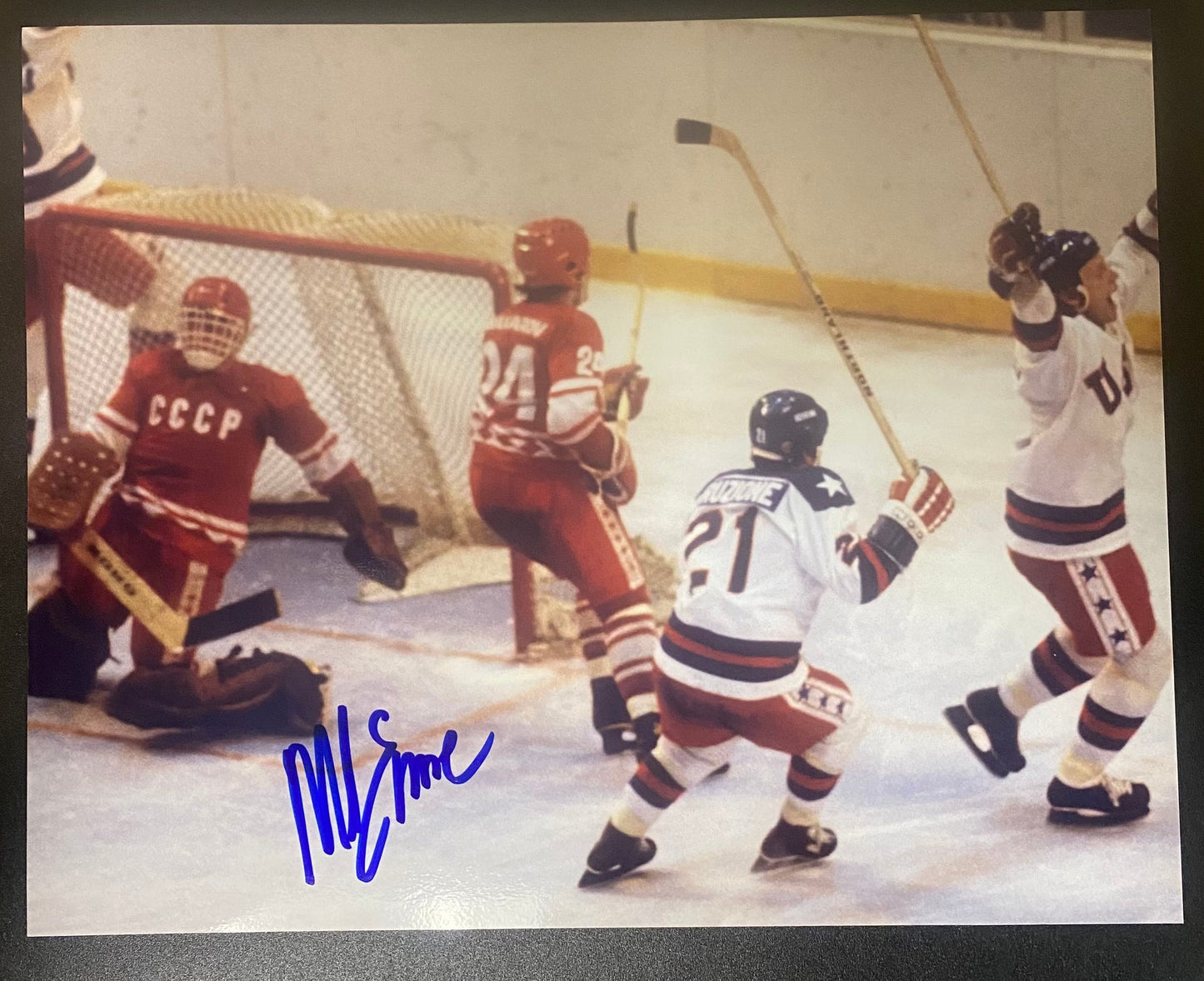 Mike Eruzione Miracle on Ice 1980 USA Hockey Team Signed Photo 8X10