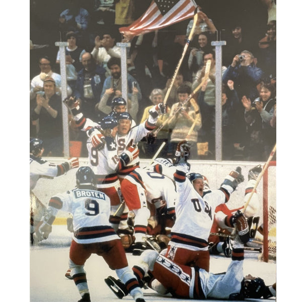 Miracle on Ice 1980 USA Hockey Team Lake Placid Celebration Photo 8X10"